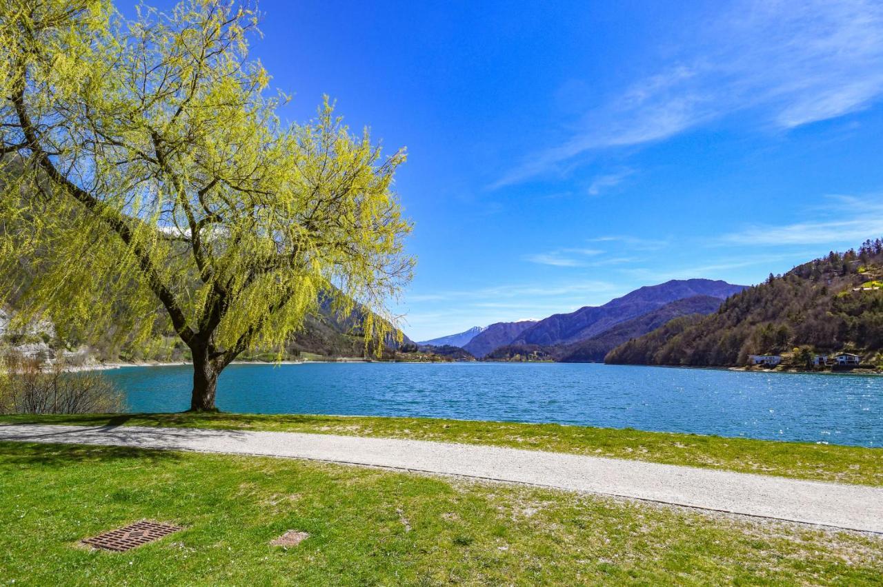 Sky&Pool Dom Apartment Riva del Garda Exterior photo