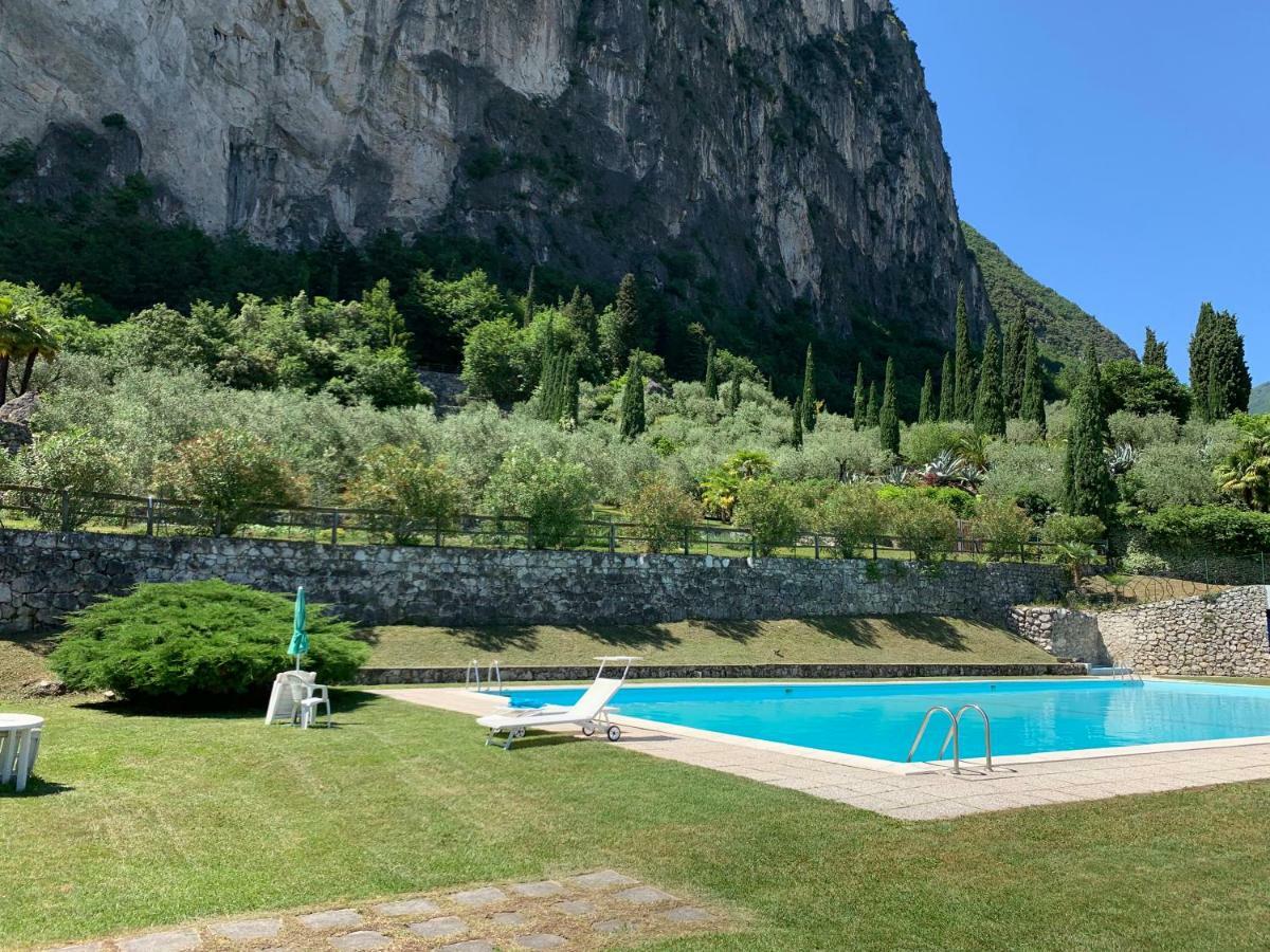 Sky&Pool Dom Apartment Riva del Garda Exterior photo